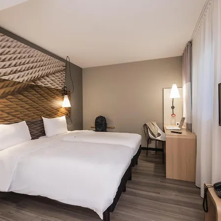 Ibis Ost Hotel 4*